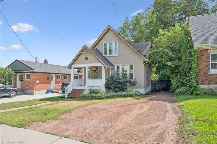 Property Photo:  99 Cedar Street  ON N1S 1V7 