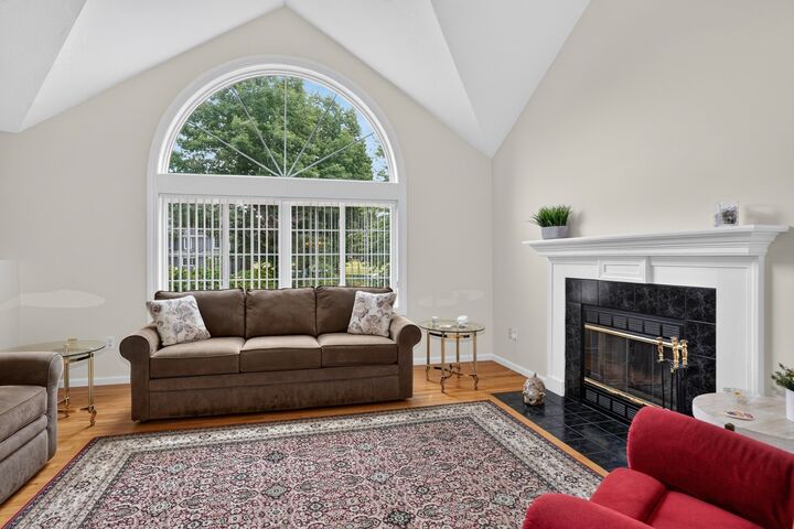 Property Photo:  3 Greenside Ln  MA 01609 