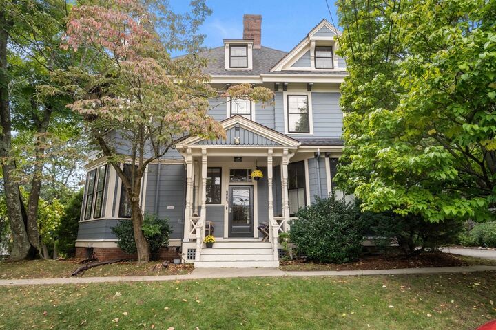 Property Photo:  105 Pleasant St 2  MA 02476 