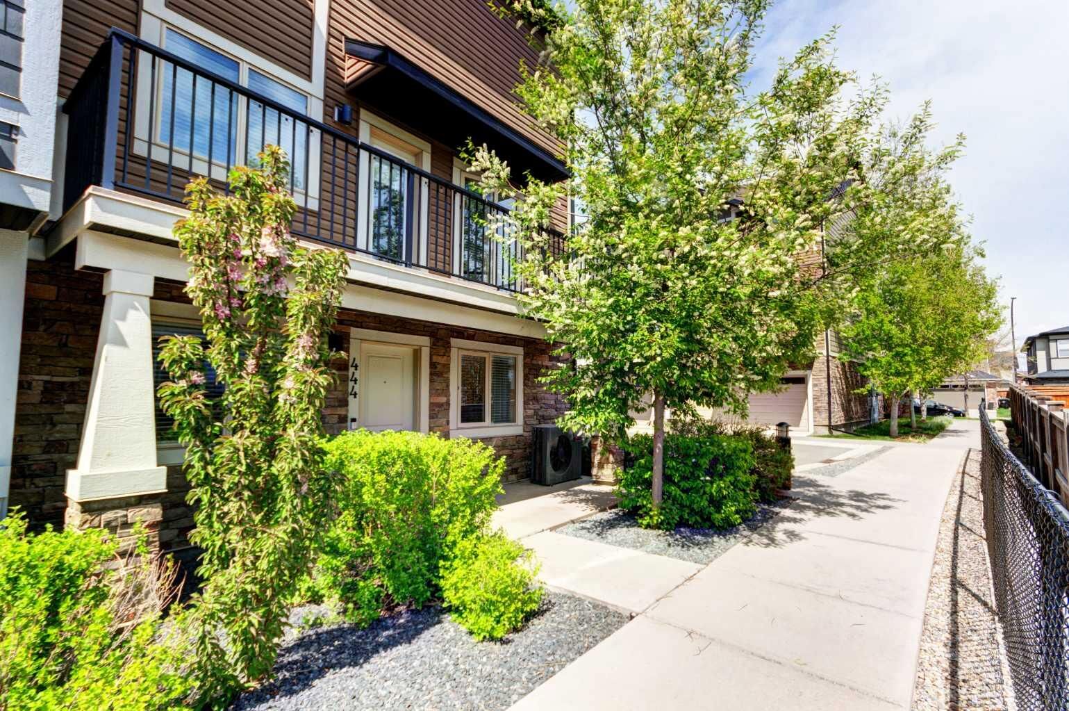 Property Photo:  444 Legacy Point SE  AB T2X 3Z3 