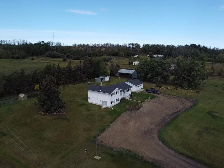 Property Photo:  782070 Range Road 62A Road  AB T0H 3G0 