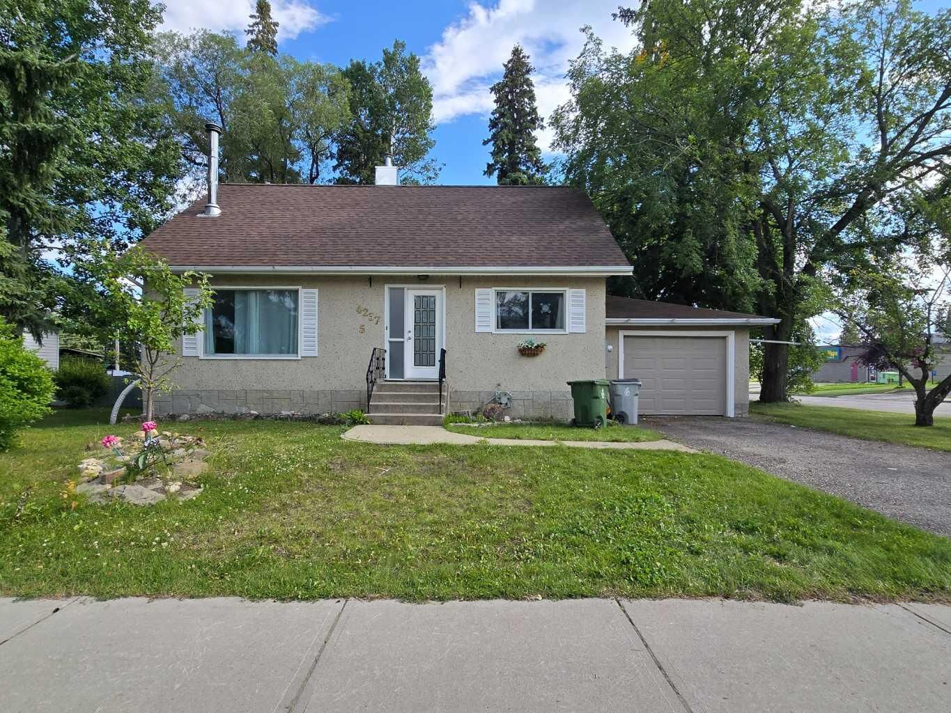 Property Photo:  4237 5 Avenue  AB T7E 1A5 