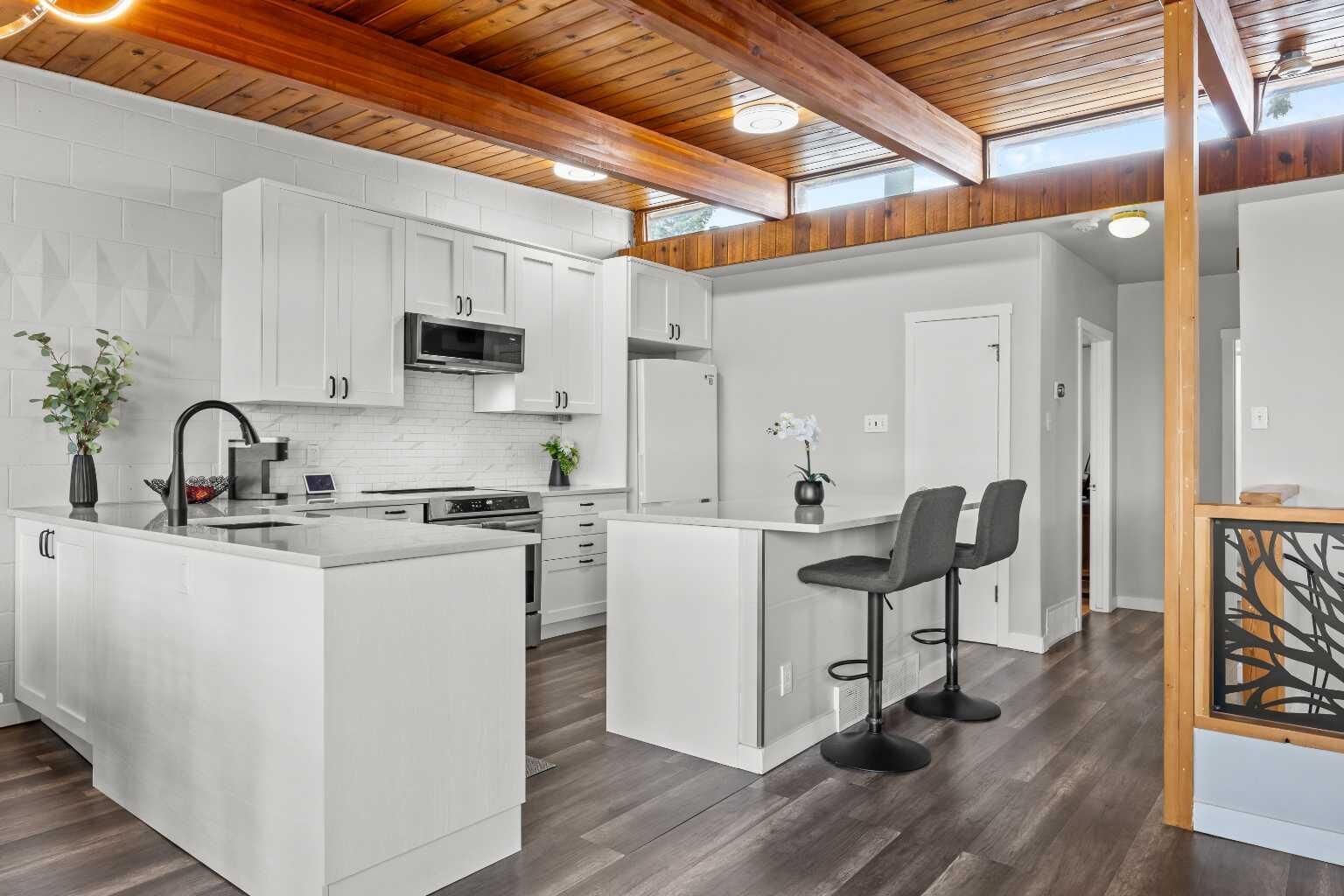 Property Photo:  3910 12 Avenue SW  AB T3C 0S8 