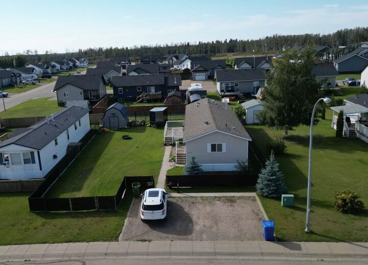 Property Photo:  10406 Homestead Way  AB T0H 2H0 