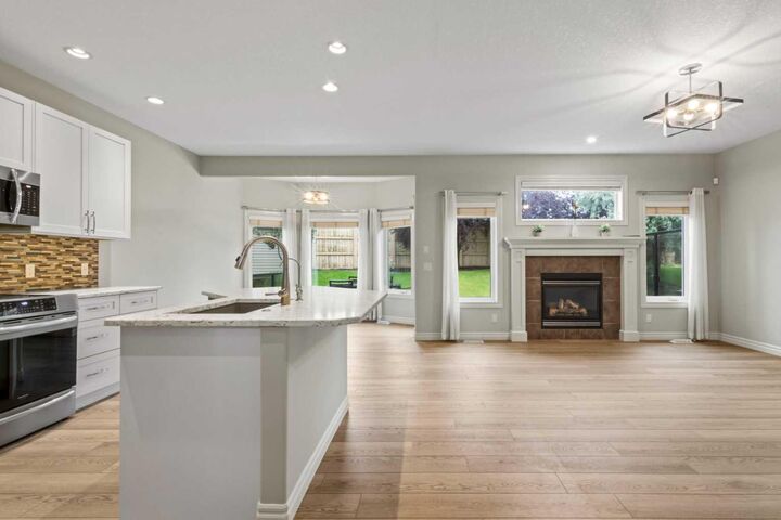 Property Photo:  126 Chapman Close SE  AB T2X 3V7 