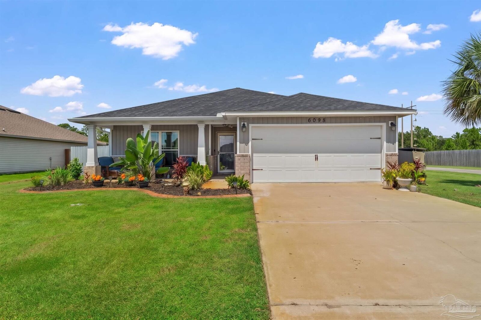 Property Photo: 6098 Redberry Dr FL 32563