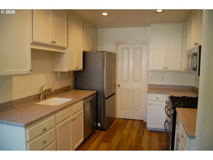 Property Photo: 15639 NW Clubhouse Dr OR 97229