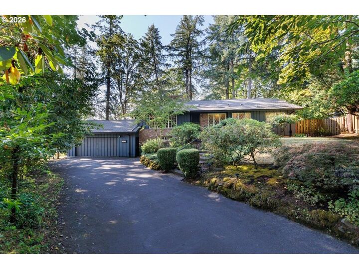Property Photo: 1026 Troon Rd OR 97034