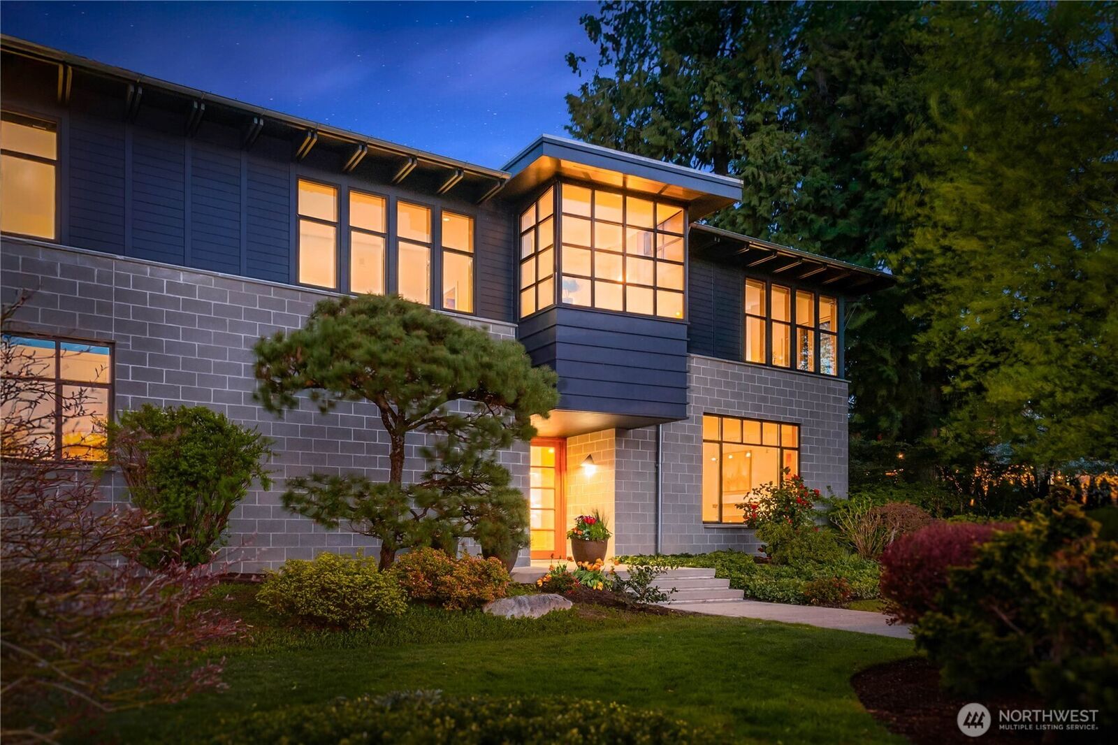 Property Photo: 4218 92nd Avenue NE WA 98004