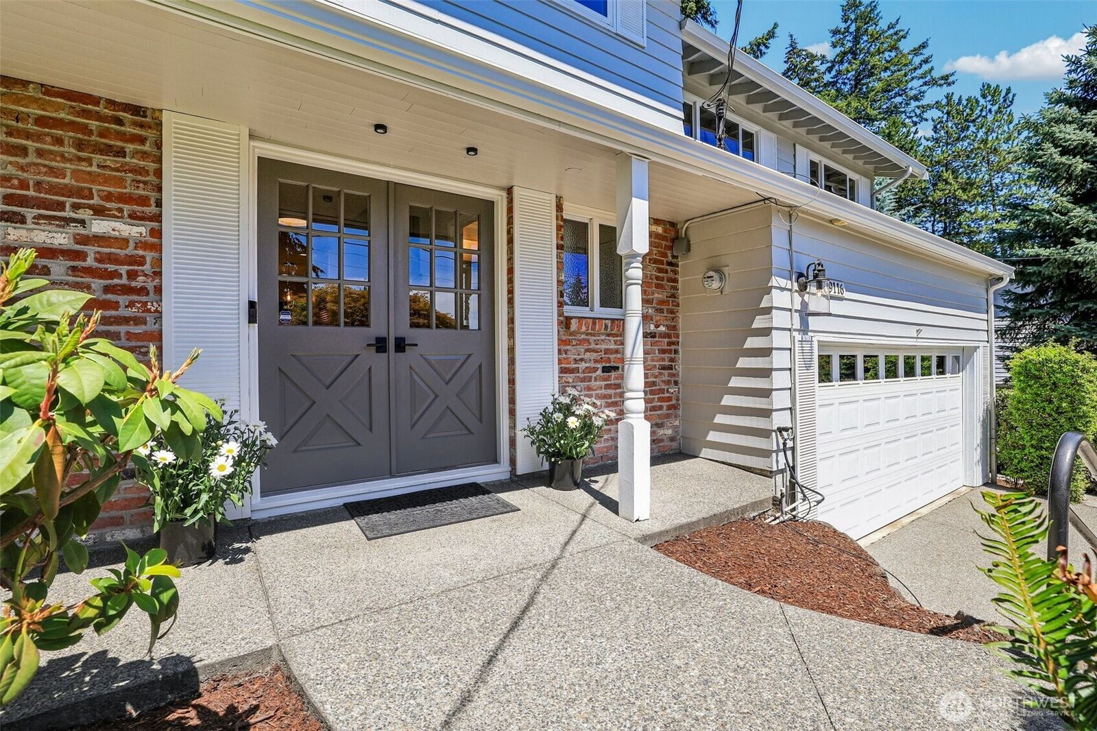 Property Photo: 9116 SE 72nd Place WA 98040