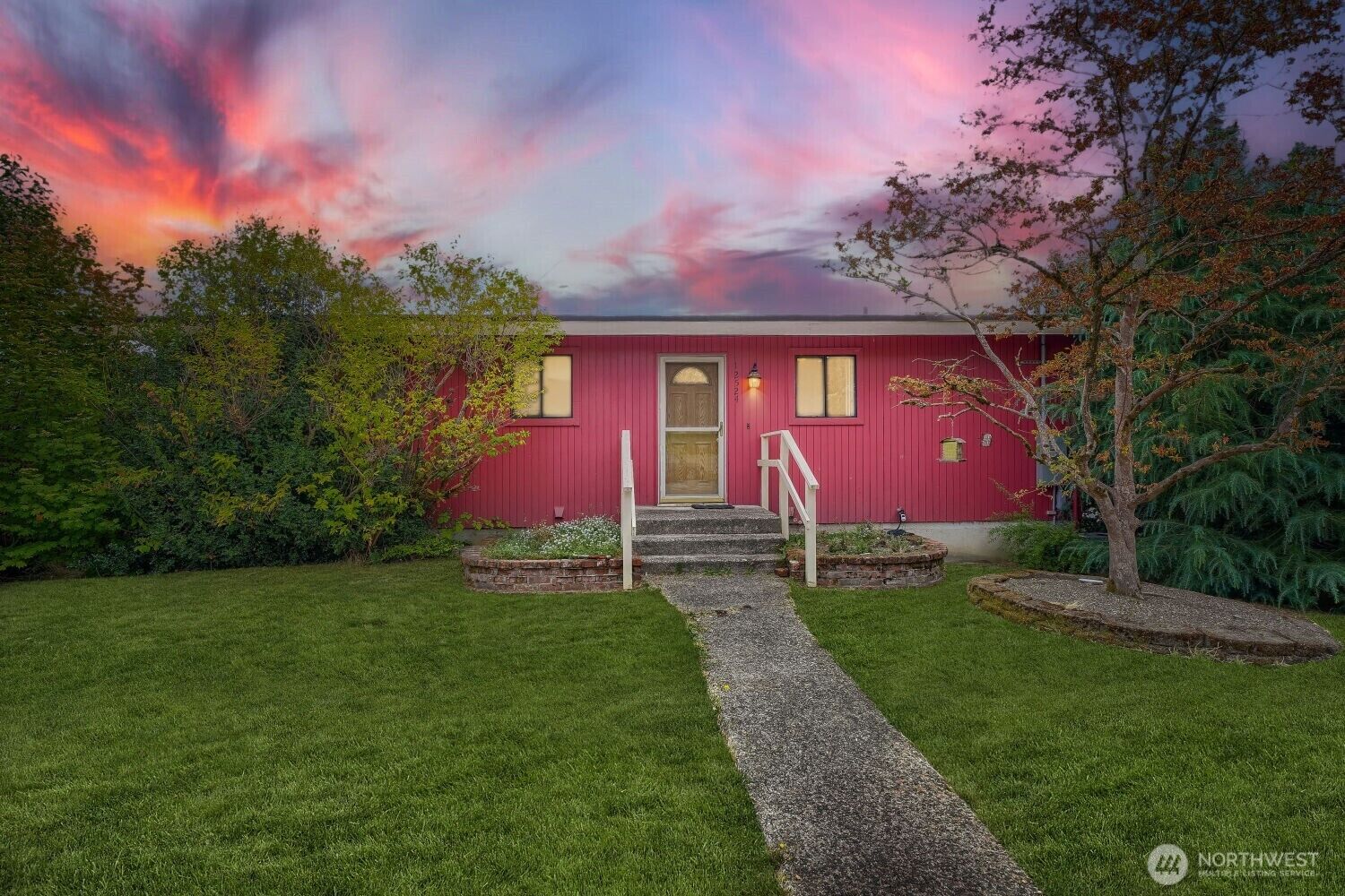 Property Photo: 12524 13th Avenue SW WA 98146