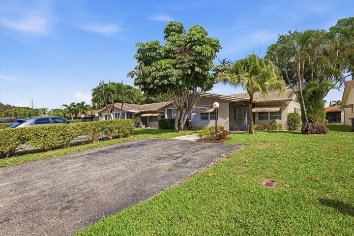 Property Photo: 6069 La Palma Lane FL 33484