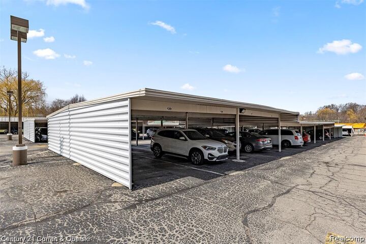 Property Photo:  21800 Morley Avenue 618  MI 48124 