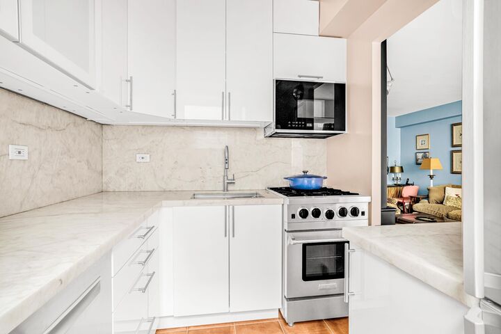 Property Photo:  215 E 79th Street 7E  NY 10075 