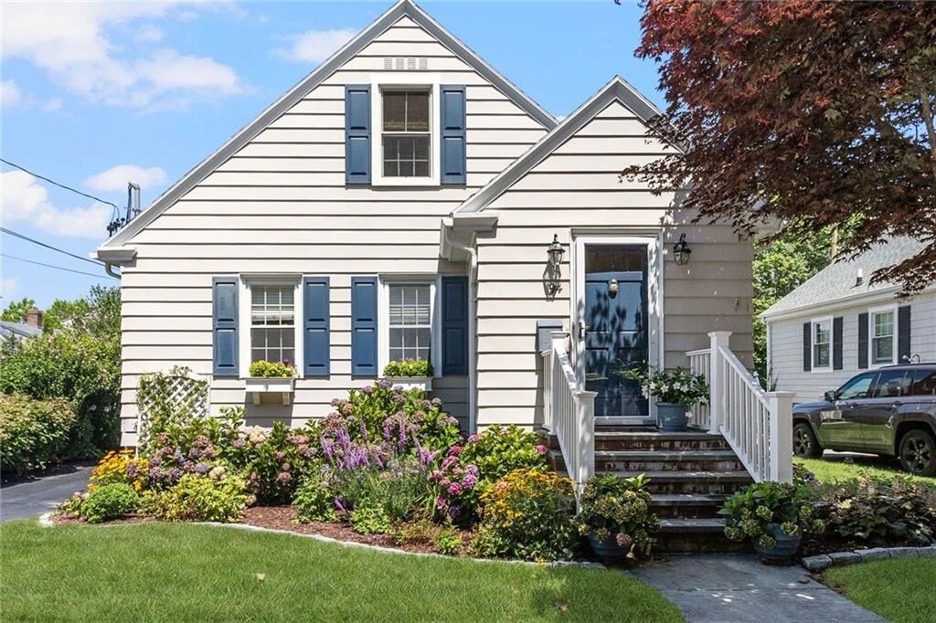 Property Photo:  94 Ruggles Avenue  RI 02840 
