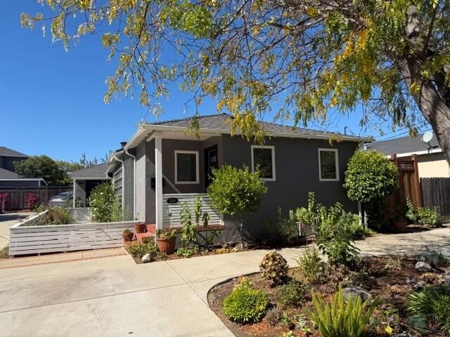 Property Photo: 1510 Jasmine Street CA 94402