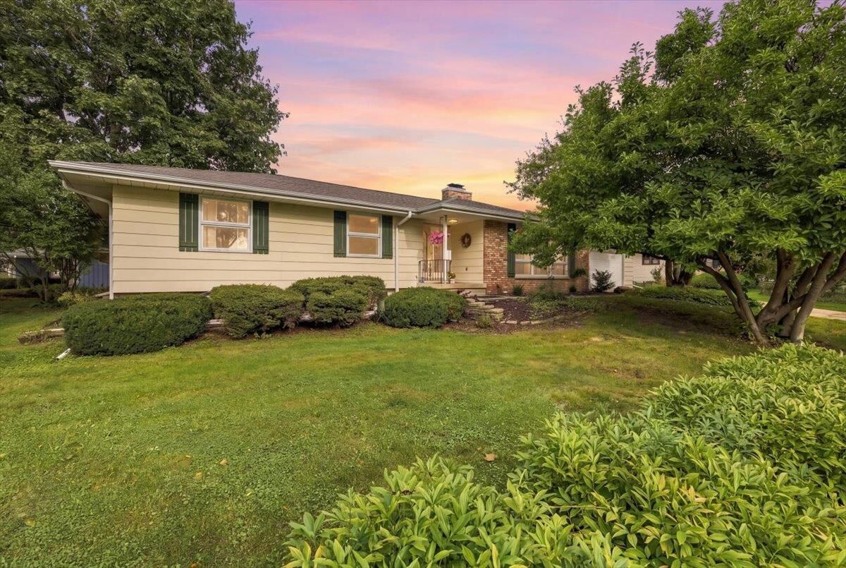 Property Photo:  5302 Comanche Way  WI 53704 
