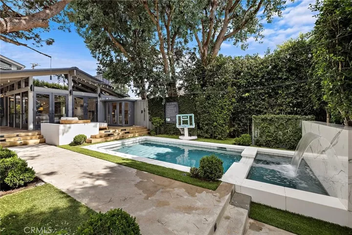 Property Photo:  431 Riverside  CA 92663 