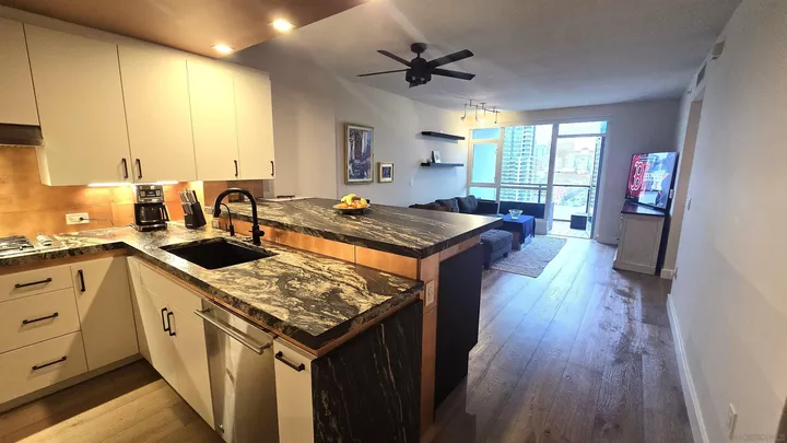 Property Photo: 325 7th Ave 1301 CA 92101