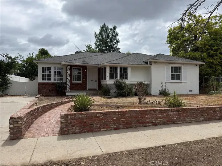 Property Photo:  5436 Crebs  CA 91356 