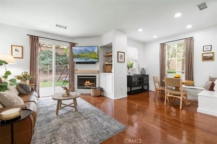Property Photo: 28380 Mayfair Drive CA 91354