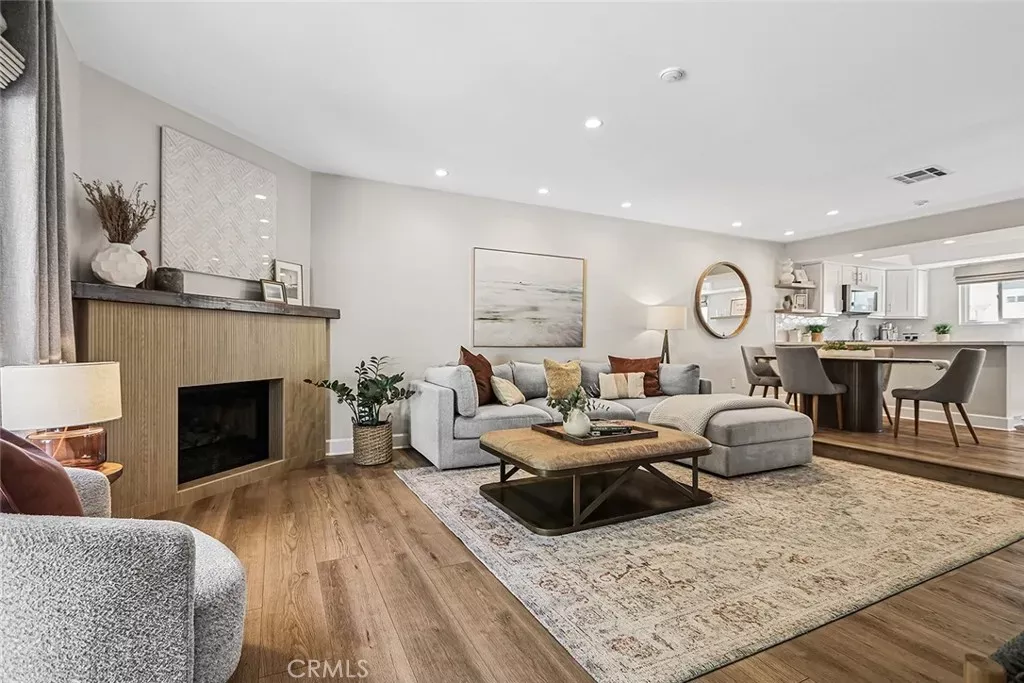 Property Photo:  1921 Carnegie Lane 5  CA 90278 