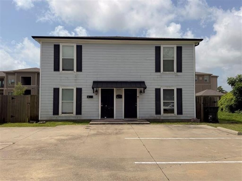 Property Photo:  629 Louie Street  LA 70601 