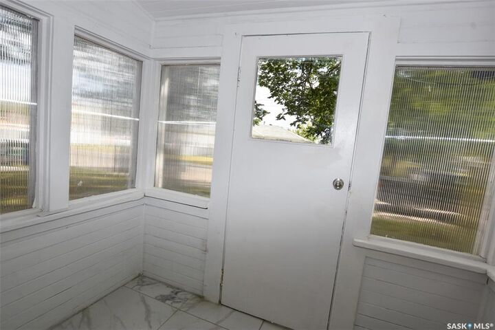 Property Photo:  1626 19th Street W  SK S7M 1C6 
