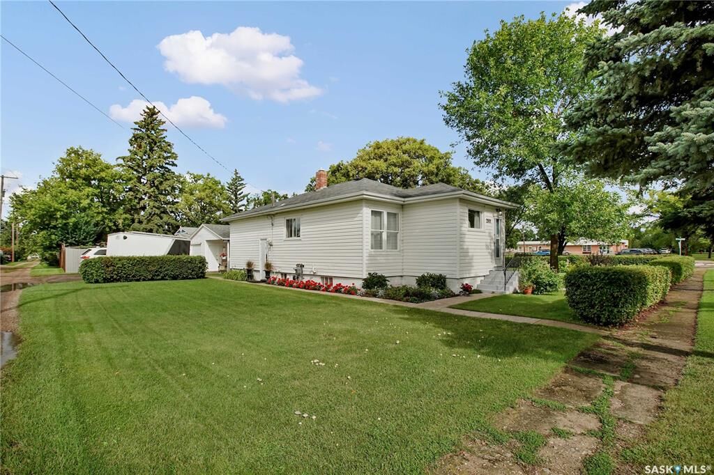 Property Photo:  2001 2nd Street  SK S0K 3R0 