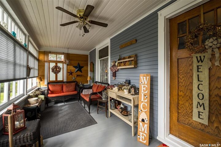 Property Photo:  512 12th Street W  SK S6V 3C2 
