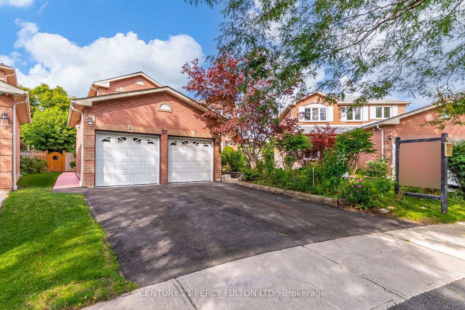 Property Photo: 27 Dagwell Crescent ON L1T 3M8