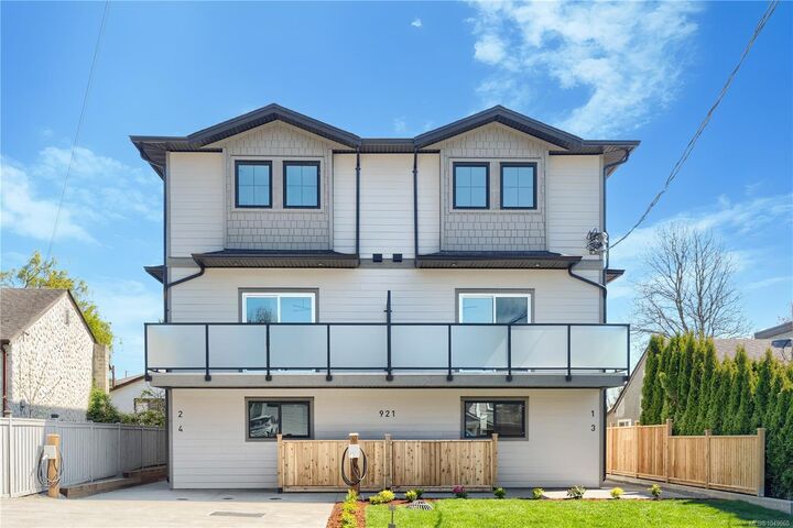 Property Photo:  921 Dale St #2  BC V8X 2V9 
