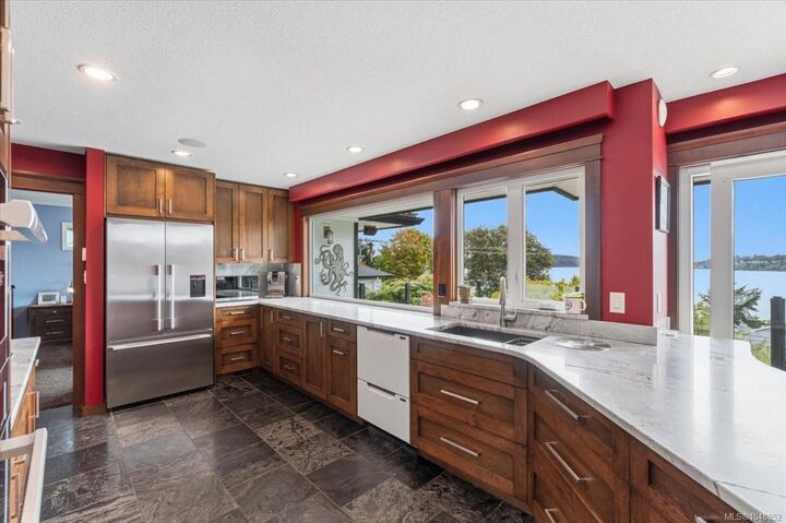 Property Photo: 1410 Sherwood Dr BC V9T 1G7