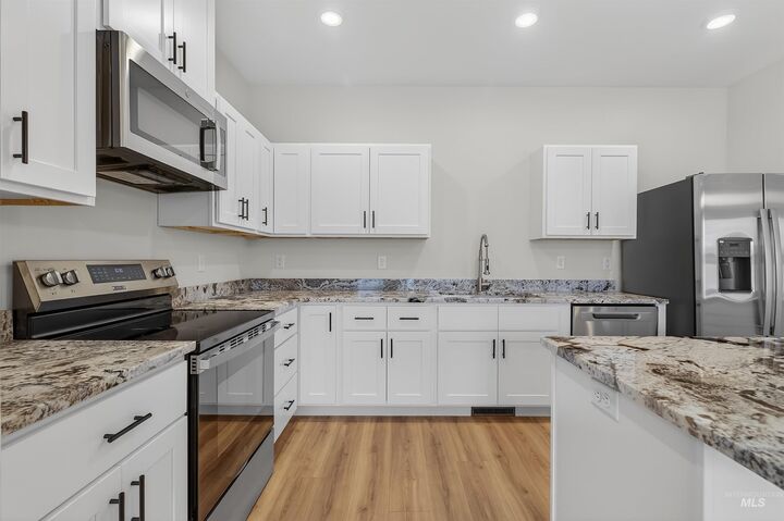 Property Photo: 606 Warner Avenue A &Amp B ID 83501