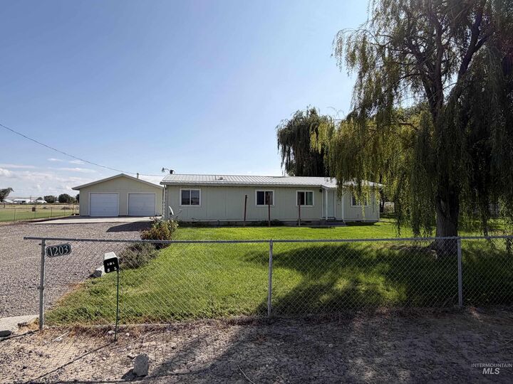 Property Photo: 1203 Erlebach Way OR 97914