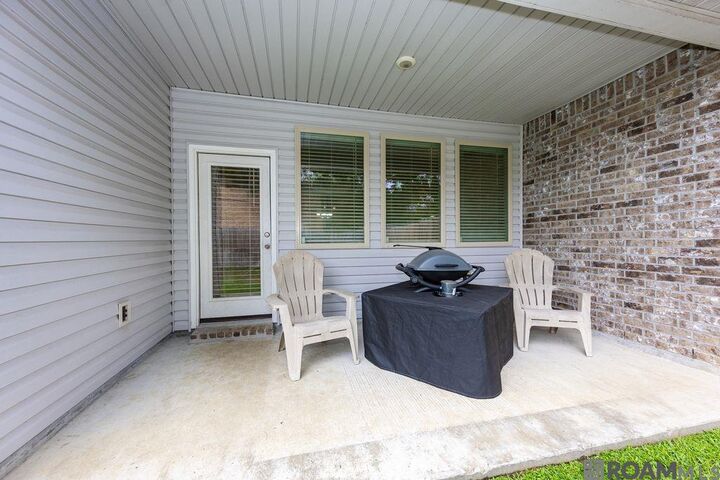 Property Photo: 6443 Tiger Pointe Dr LA 70817