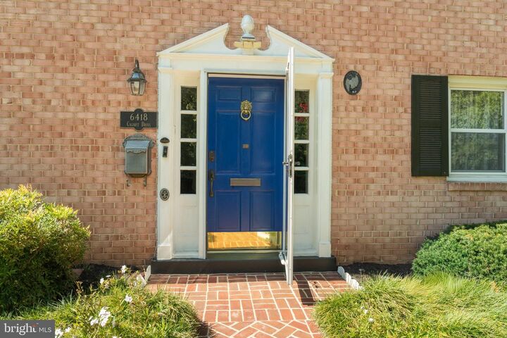 Property Photo: 6418 Cygnet Drive VA 22307