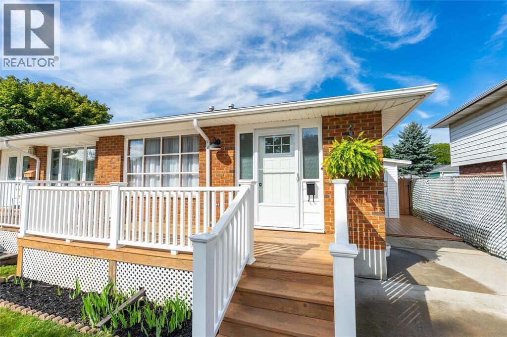 Property Photo:  731 Hillary Street  ON N7T 7T7 