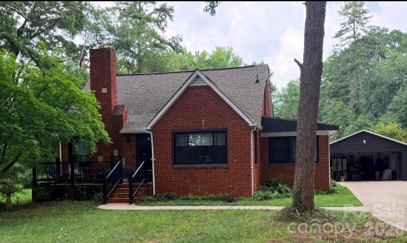 Property Photo:  5528 Oak Drive  NC 28216 