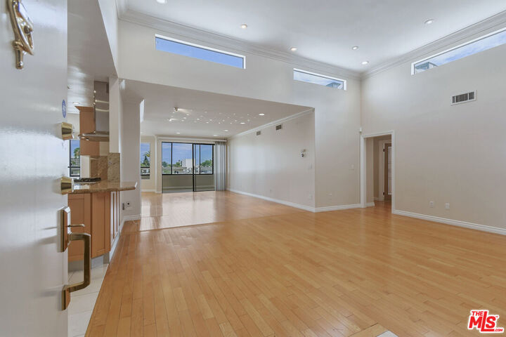 Property Photo:  4443 Ventura Canyon Ave, Unit 304  CA 91423 