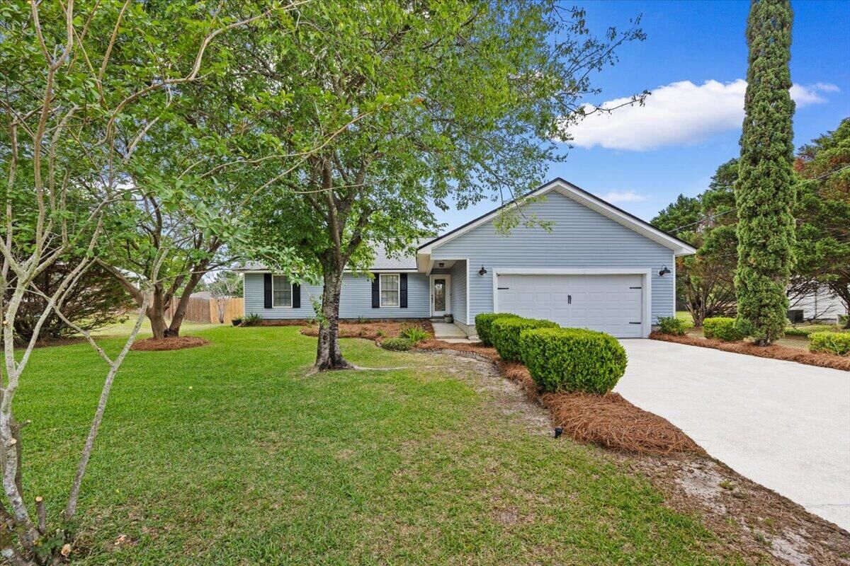 Property Photo: 1938 Iris Lane FL 32566