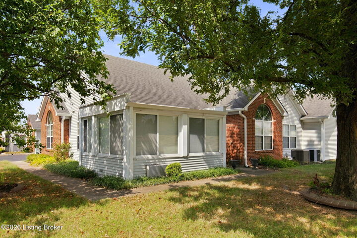 Property Photo:  3919 Village Green Dr  KY 40299 
