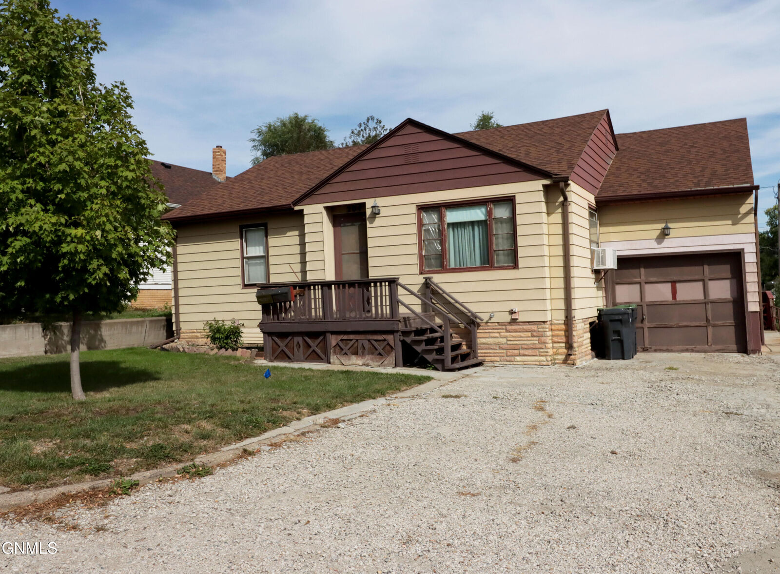 Property Photo:  204 11th Avenue NW  ND 58554 
