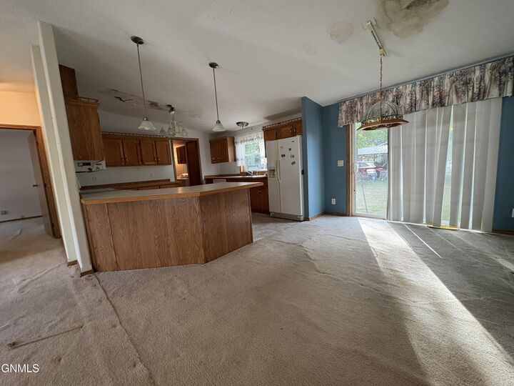Property Photo:  213 5th Avenue N  ND 58436 