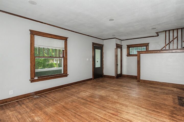 Property Photo: 919 Ridgewood Avenue IA 50010
