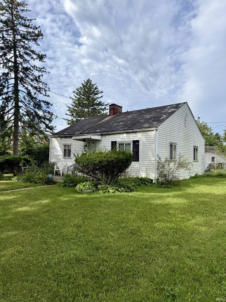Property Photo:  1109 Fremont Street  IN 46628-1918 