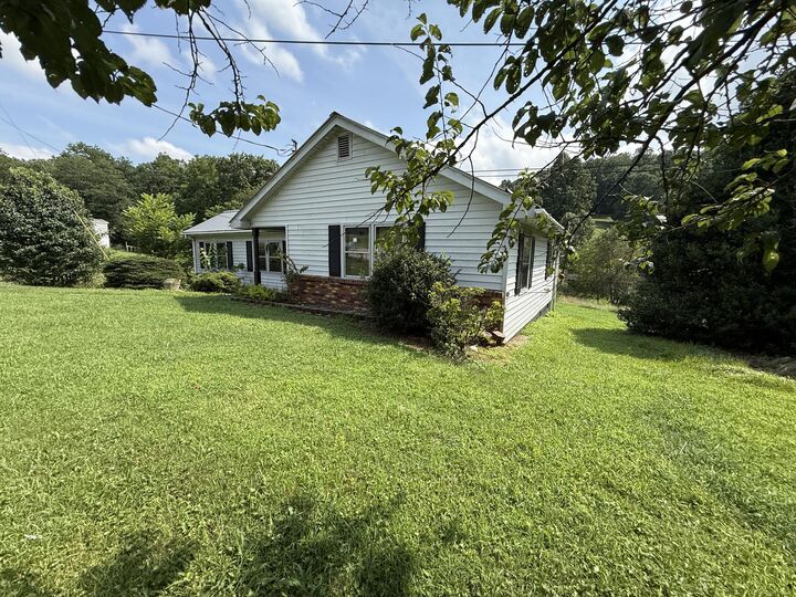 Property Photo: 2526 S Hwy 421 KY 40447