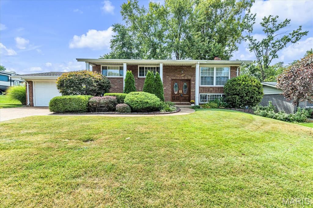 Property Photo:  4716 Hedgemont Drive  MO 63128 