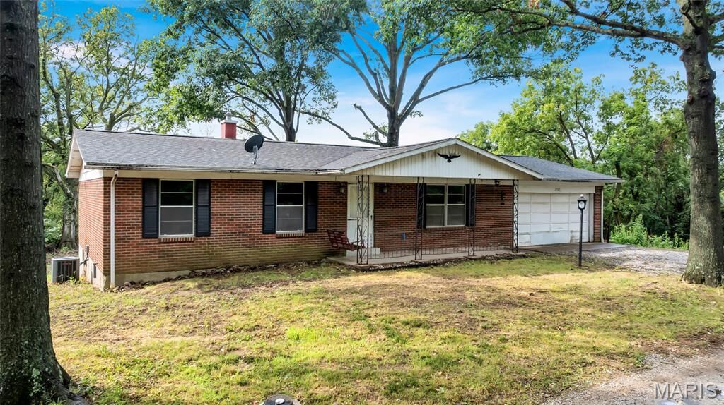 Property Photo: 2704 Harres Lane IL 62236
