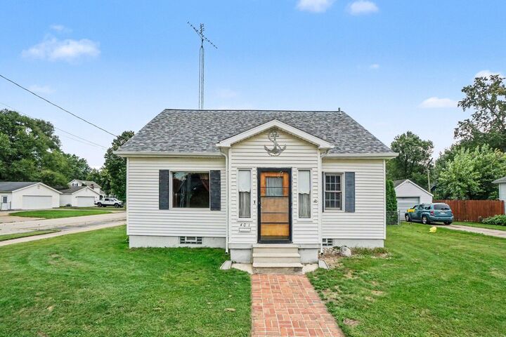 Property Photo: 401 S Center Street MI 49057